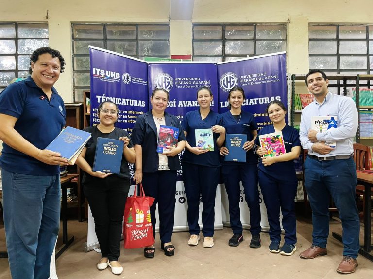 En conmemoración por el día del libro la UHG realizo colecta y donación de libros a escuelas de la zona, se entregaron más de 300 libros de diferentes areas